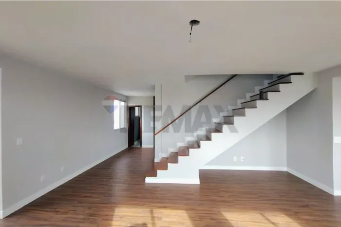 COBERTURA REFORMADA E MODERNA,OPORTUNIDADE NA VILA PARIS.