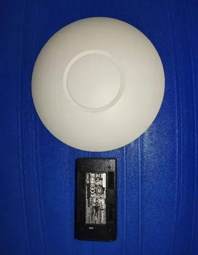 Unifi UAP AC LITE.<br>Obs. Sem Suporte de Teto.