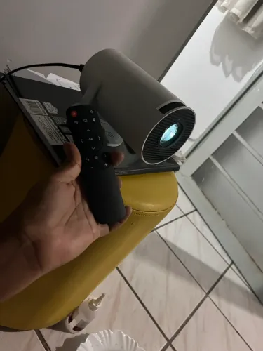 Projetor smart tv. Novo. Pega tv ao vivo e todos os aplicativos de uma tv smart,
