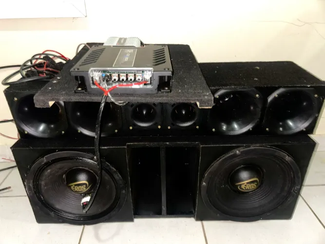 Som automotivo Eros + JBL  potente e completo