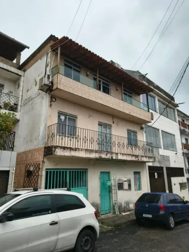 Imóvel para aluguel e venda possui 300 metros quadrados com 7 quartos em Sussuarana - Salv