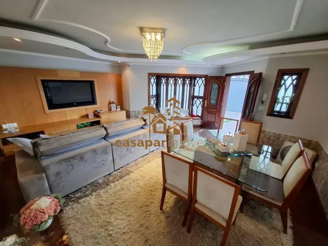 Sobrado à Venda com 500m², 3 Dormitórios com Piscina e Espaço Gourmet