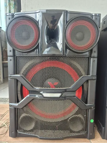 Caixas LG xboom cm 9740 em ótimo estado     uma caixa esta com os dois fontes de 6 ruim 