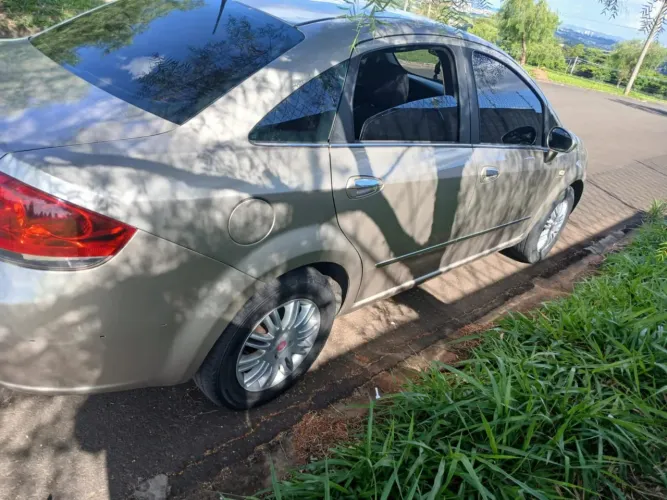Fiat Linea 1.9/ HLX 1.9/1.8 Flex Dualogic 4P 2011