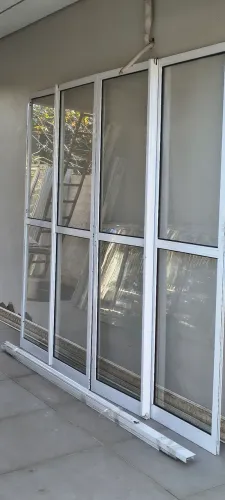 Porta De Correr Em Alumínio Completa (3,00m x 2,48m) - Excelente Estado