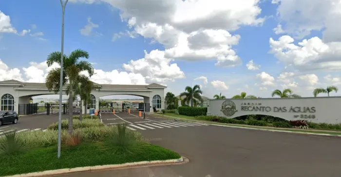 TERRENO DE ESQUINA EM UMA DAS MELHORES LOCALIZAÇÕES DO CONDOMÍNIO RECANTO DAS ÁGUAS