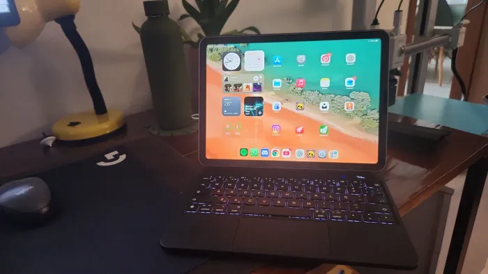 iPad Air 2025 M3 - 11" - 128gbs EM GARANTIA + Capa teclado flutuante