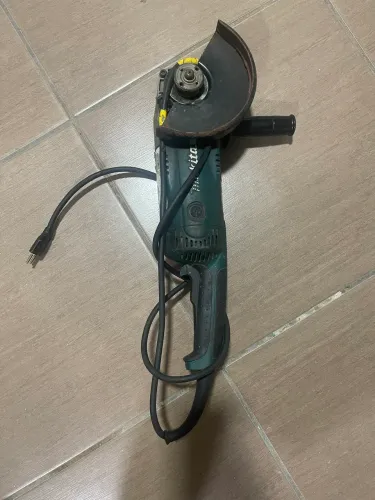 Esmerilhadeira Angular 180mm 2200w 220v GA7020 - Makita