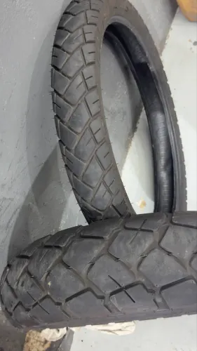Par Pneu semi novo