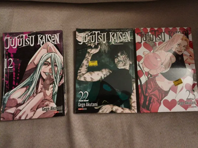Jujutsu kaisen volumes 12, 22 e 23 lacrados