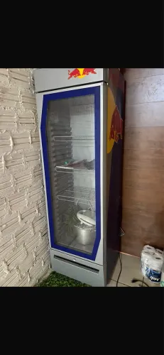 Freezer red bull a venda interessados chamar , ótimas condições 220v
