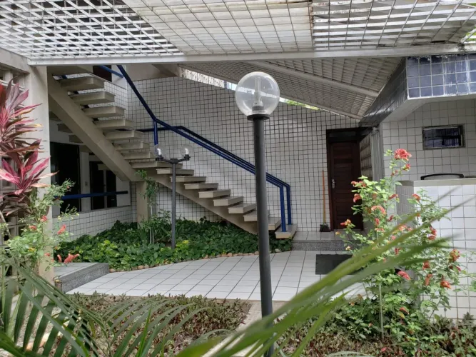 Prédio/Edifício inteiro para venda possui 4000 metros quadrados em Casa Forte - Recife - P