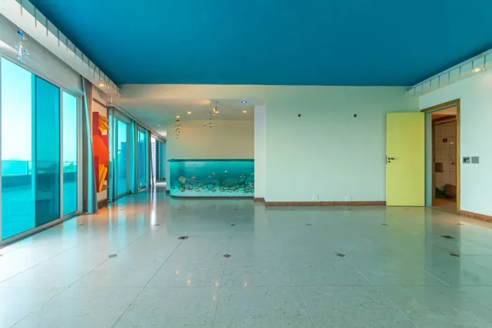Cobertura linear com 425m² - Vista frontal para a praia de COPACABANA