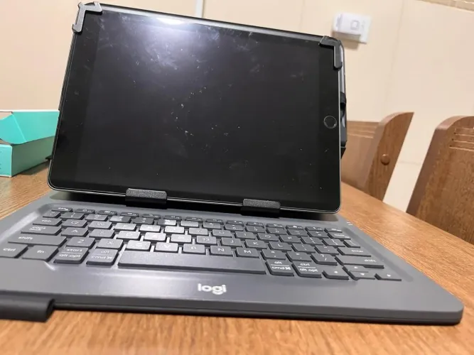 IPad 9 256 - seminovo como teclado Logitech