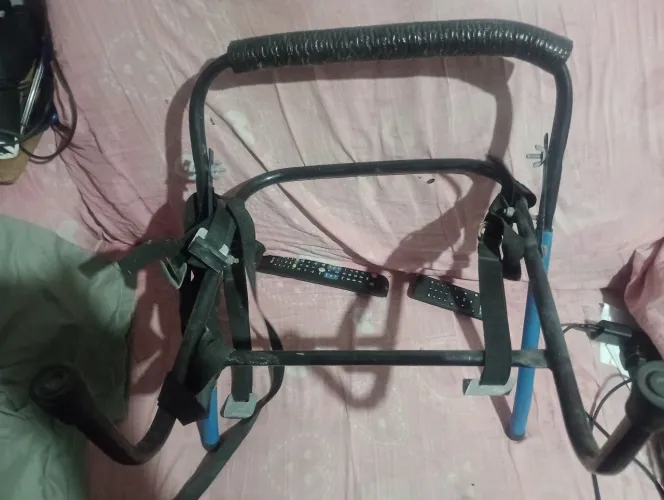 Vende-se um suporte para bicicleta usado