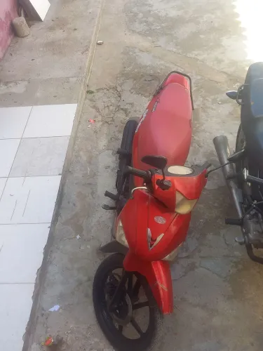 Moto de 2 donos apenas, estou vendendo pois quero trocar em outra 