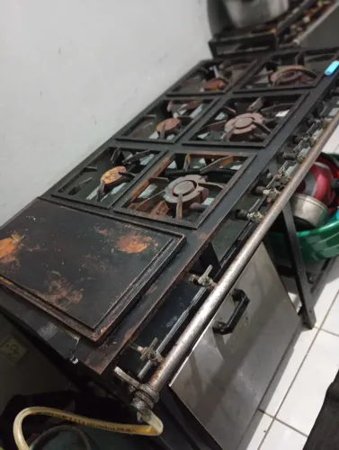 Fogão industrial 6bocas com forno e chapa