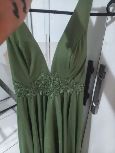 Vestido verde oliva usado apenas uma vez