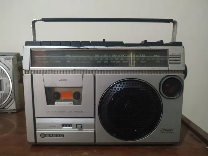 Rádio Sanyo M2429F