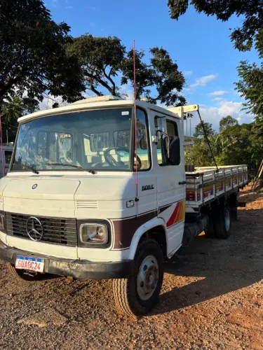 Caminhão 608 com direção hidráulica freio ar