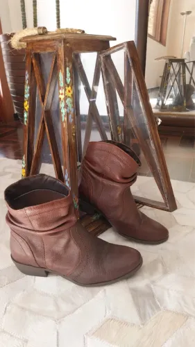 Bota Constance couro legítimo novíssima luxo 35