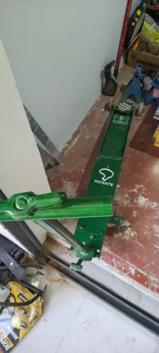 Macaco jacaré longo muito novo