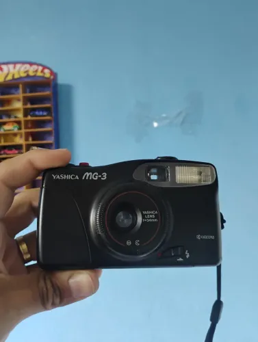 Câmera analógica yashica MG-3 linda