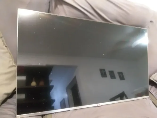 TV LG retirada de peças 