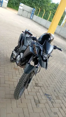 Troco em carro , moto de menor valor , pego repasse de carro tbm , dependo das parcelas.