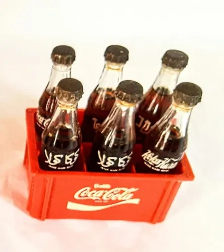 Miniatura garrafinhas Coca Cola, engradado com 6 garrafinha, de todo o mundo 7 cm anos 80.
