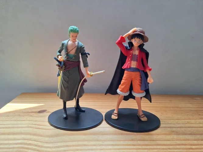 Figuras de ação - Luffy e Zoro 