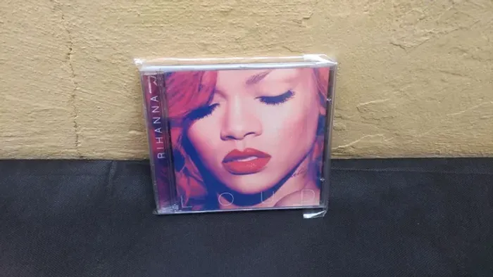 Rihanna Cd, original , bom estado Cd e capa.