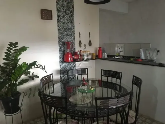Casa à venda com 4 dormitórios no Vila Nova.