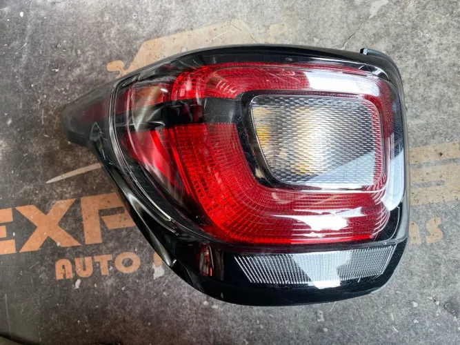 Lanterna Traseira Esquerda Fiat Strada 2020 A 2024 Original