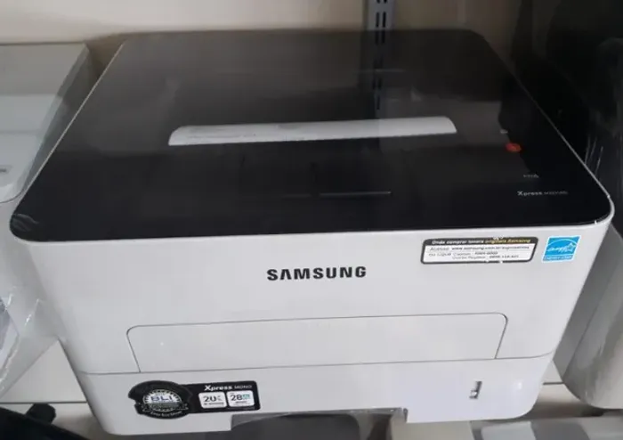 Impressora laser Samsung com rede e USB econômica