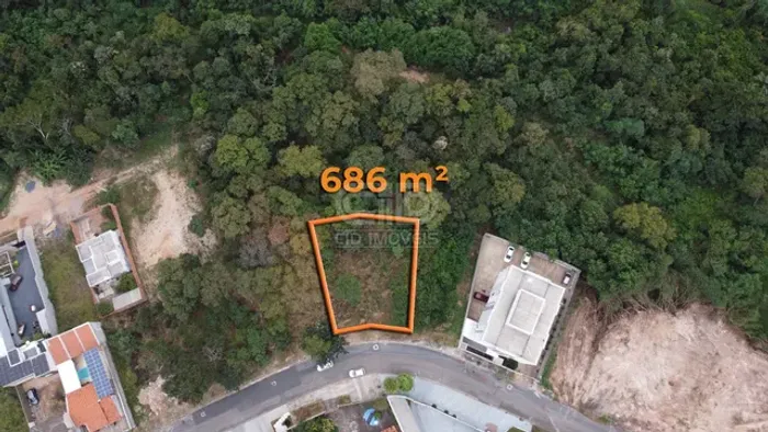 Terreno com aproximadamente 686m² no bairro Jardim Santa Marta
