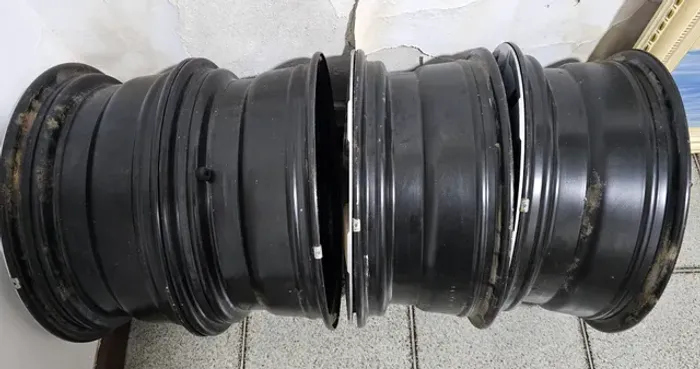 Rodas de Ferro Corolla Aro 16 com calotas GLI