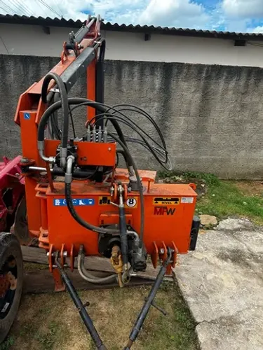 VENDO ROÇADEIRA ARTICULADA MFW