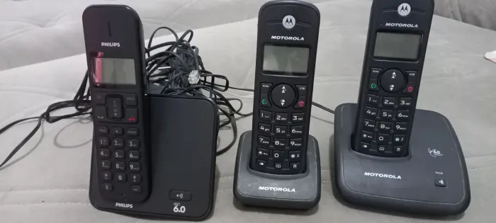 Kit 3 telefones sem fio.