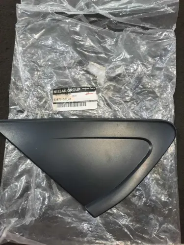 Moldura Interna Retrovisor Direito Nissan Versa 2012