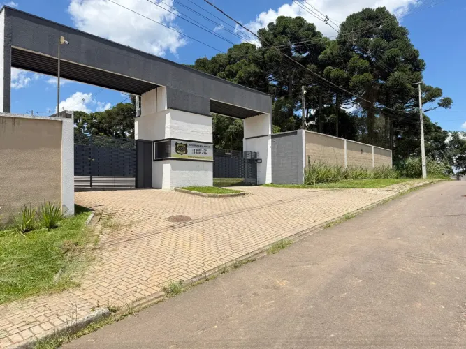 Vendo ou  troco Terreno em condomínio fechado, aceito utilitário / carro  