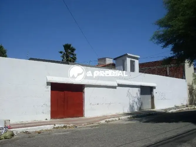 Locação de Casas / Comercial na cidade de Fortaleza