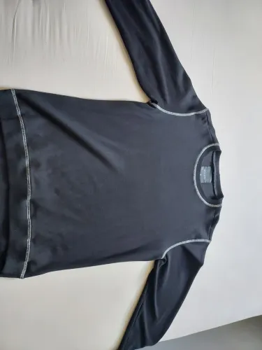 Blusa masculina, cor preta com detalhes em branco