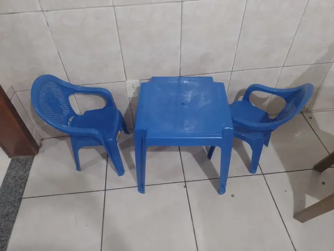 Mesa e cadeira infantil