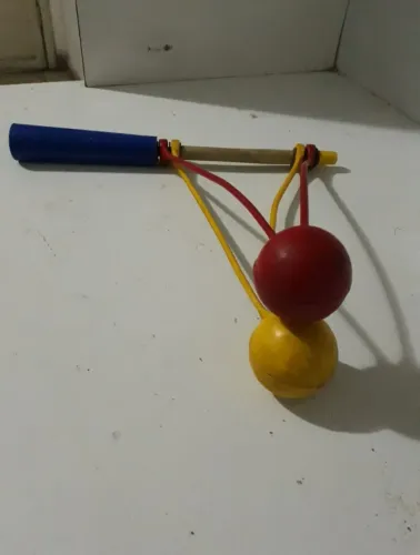 Brinquedo bate bolinhas beng década de 70 FAVOR LER A DESCRIÇÃO!