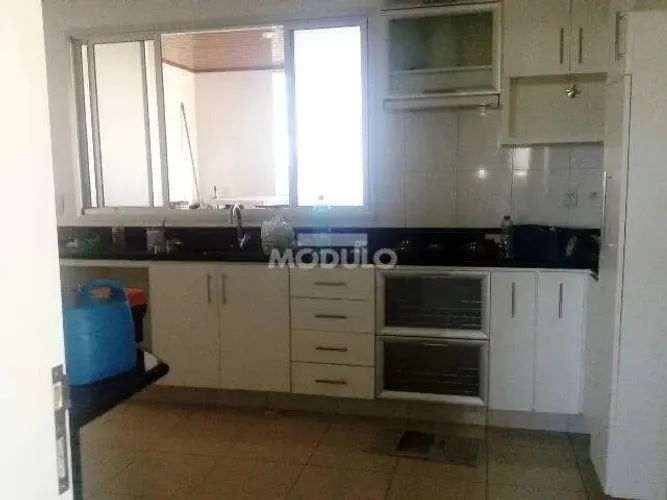 Cobertura residencial para locação, bairro Santa Mônica com 3 suítes