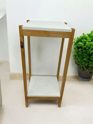 Mesa lateral/aparador de madeira e tampo branco