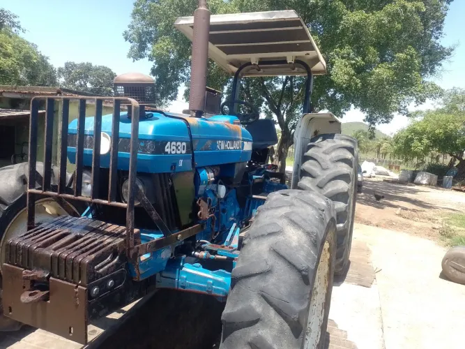 Trator New Holland 4630