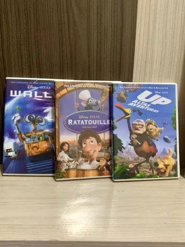 Filmes da Disney em DVDs originais em ótimo estado.