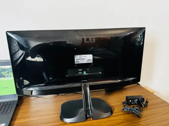 Monitor LG 25UM58G-P (Display Quebrou)